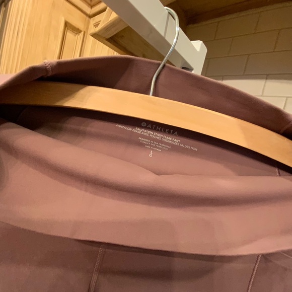 Athleta Salutation Stash Flare Pant Leggings Sz Large - Picture 1 of 3